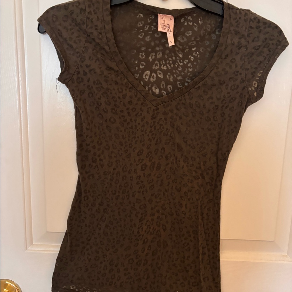 Rue 21 Leopard Print burnout V-Neck Top